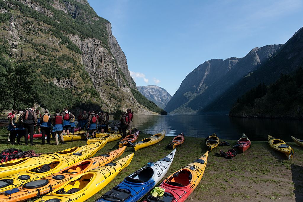 places to explore by kayaking