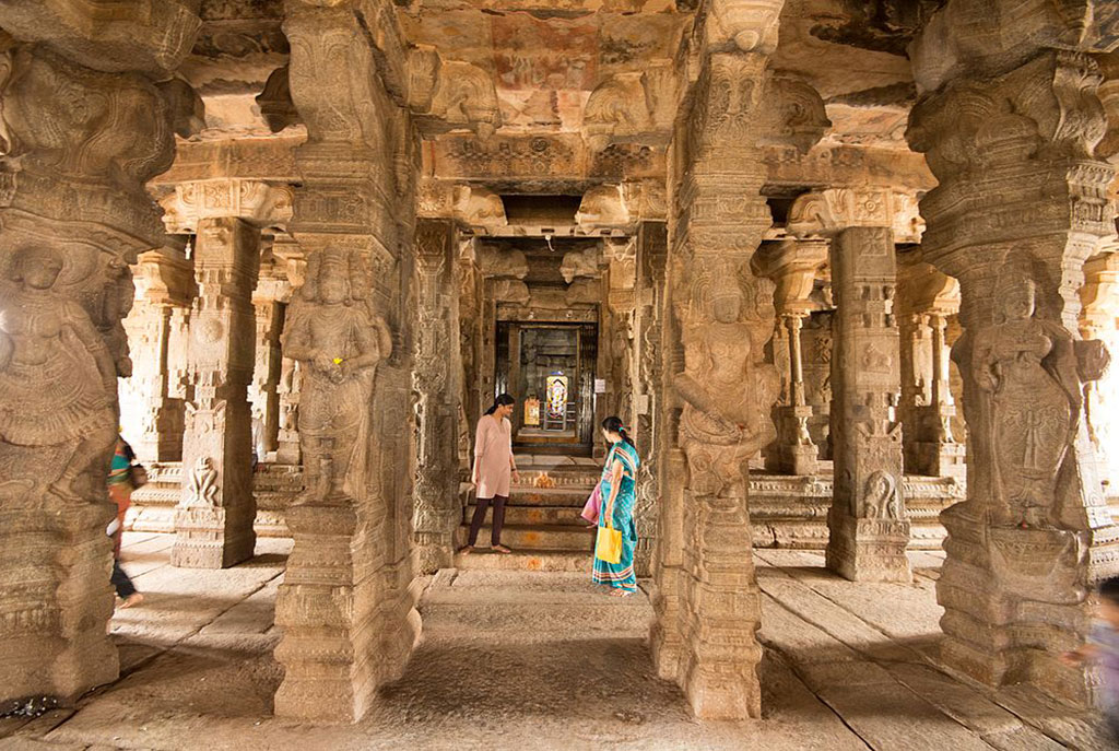 Main_Hall_,_Sri_Veerabhadra_Temple,_Lepakshi