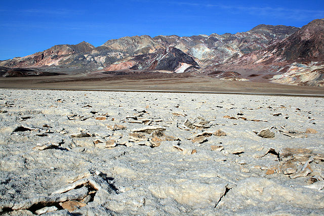 Devil's_Golf_Course_in_Death_Valley_NP