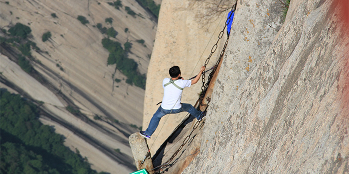 Hiking trail on Mount Hua Shan (Photo by Ice Lee)