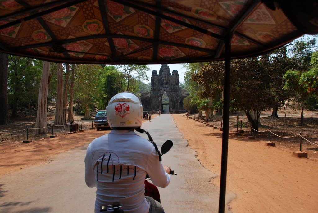 driving with a tuk-tuk without being ripped off