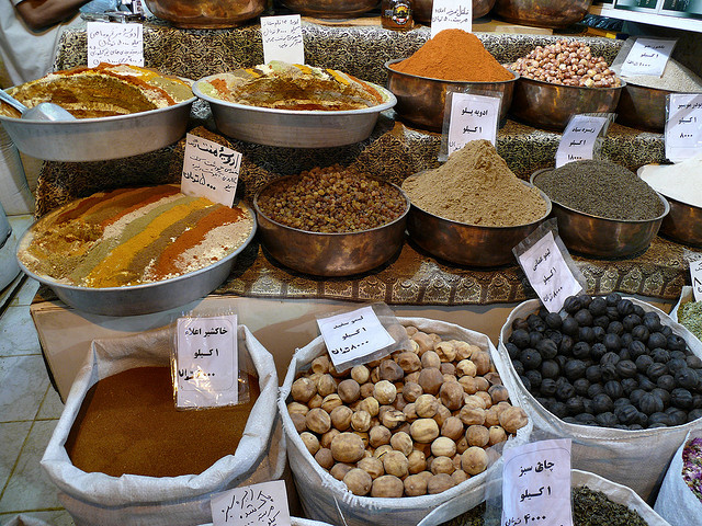Spice market in Bazaar-e Vakil, Shiraz (photo by dynamosquito)