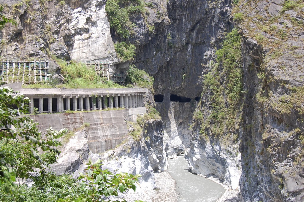 world's most dangerous roads