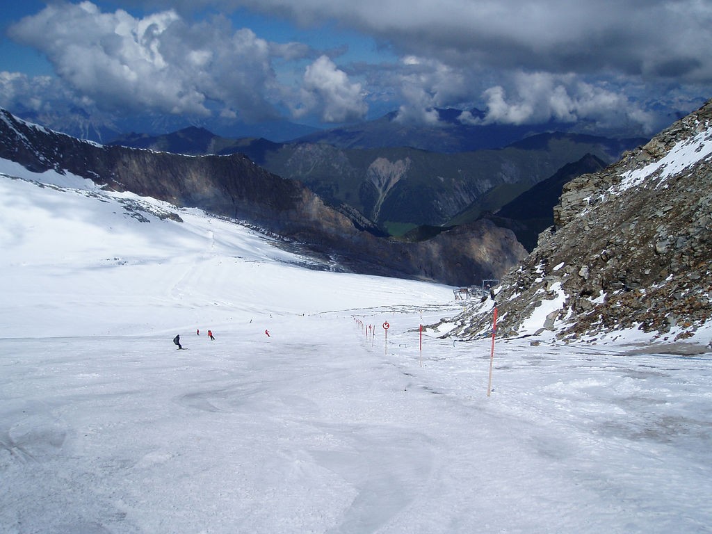 skiing in Austria