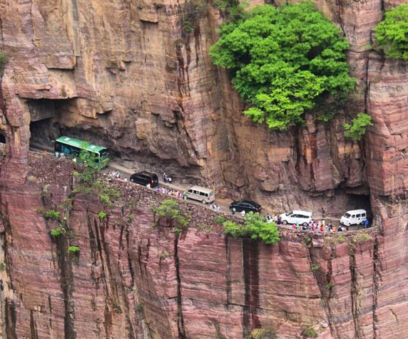 world's most dangerous roads