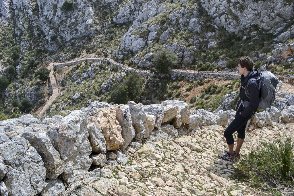 how to stay fit while travelling