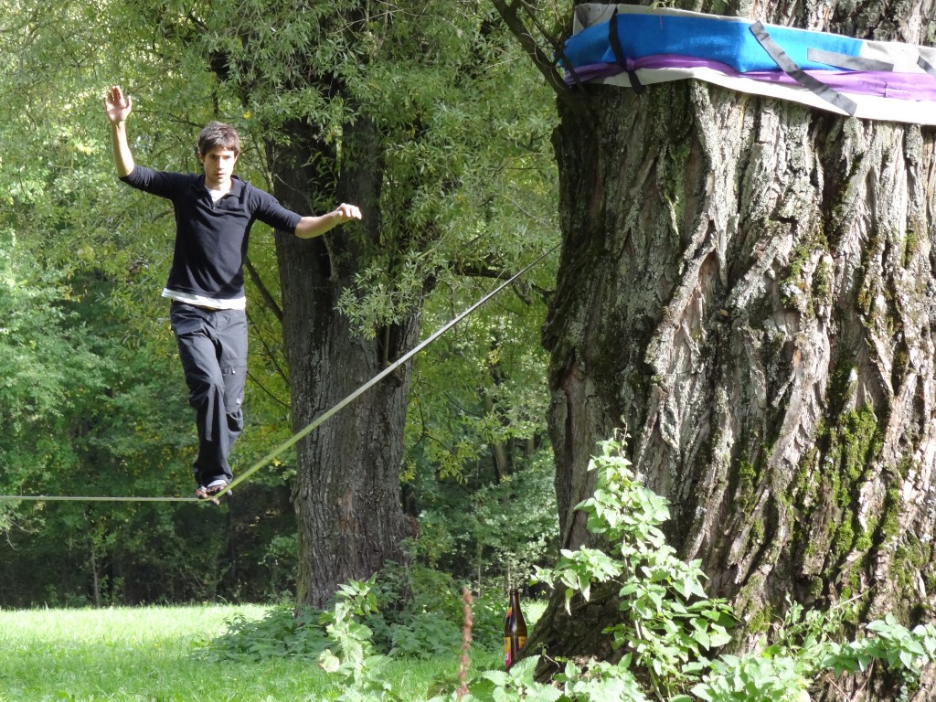 Tightrope walking and slacklining