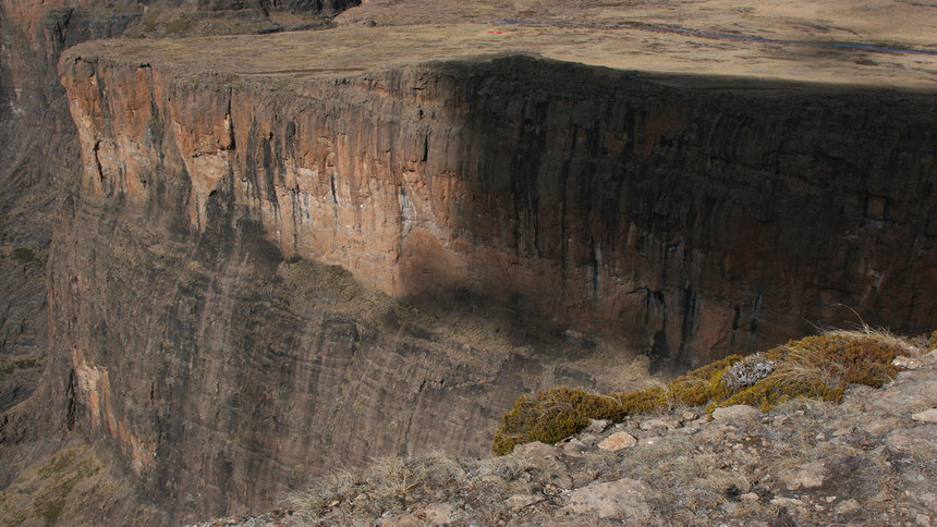 cliff hanging hikes