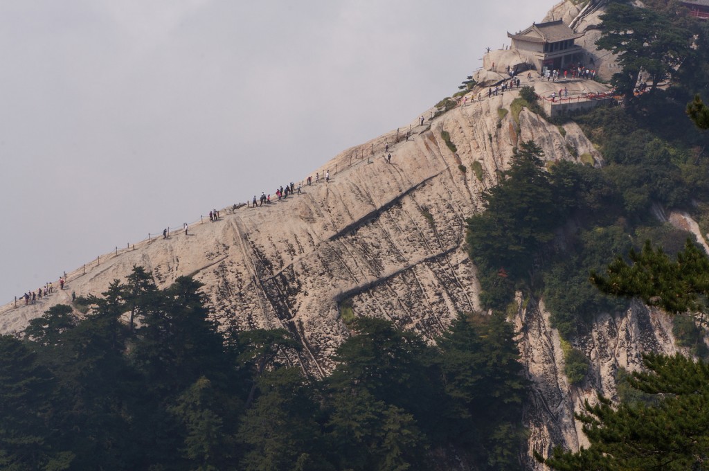 cliff hanging hikes