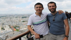 how to make friends while backpacking