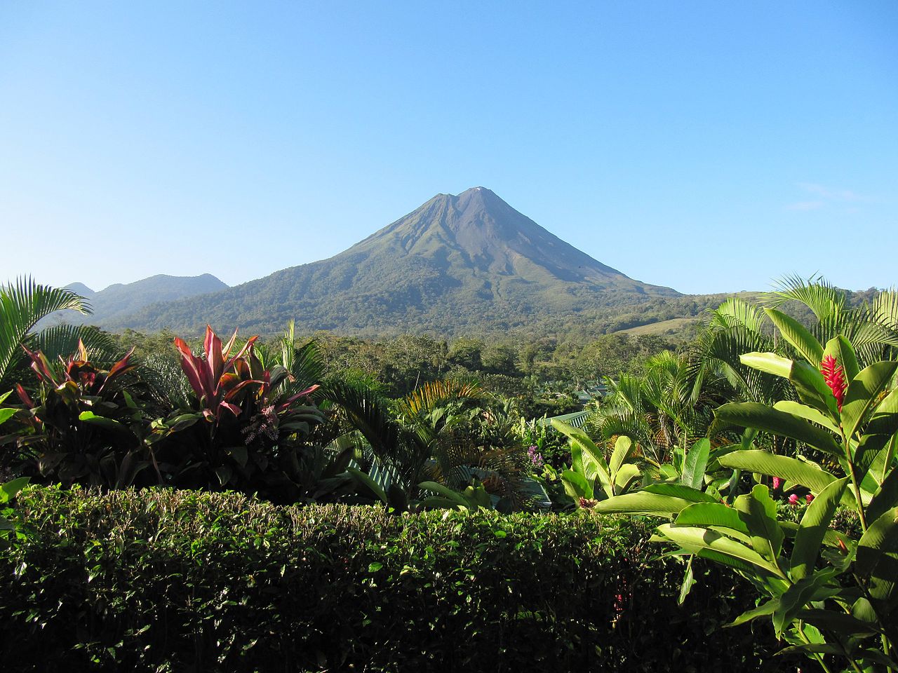 Arenal_volcano._Costa_Rica