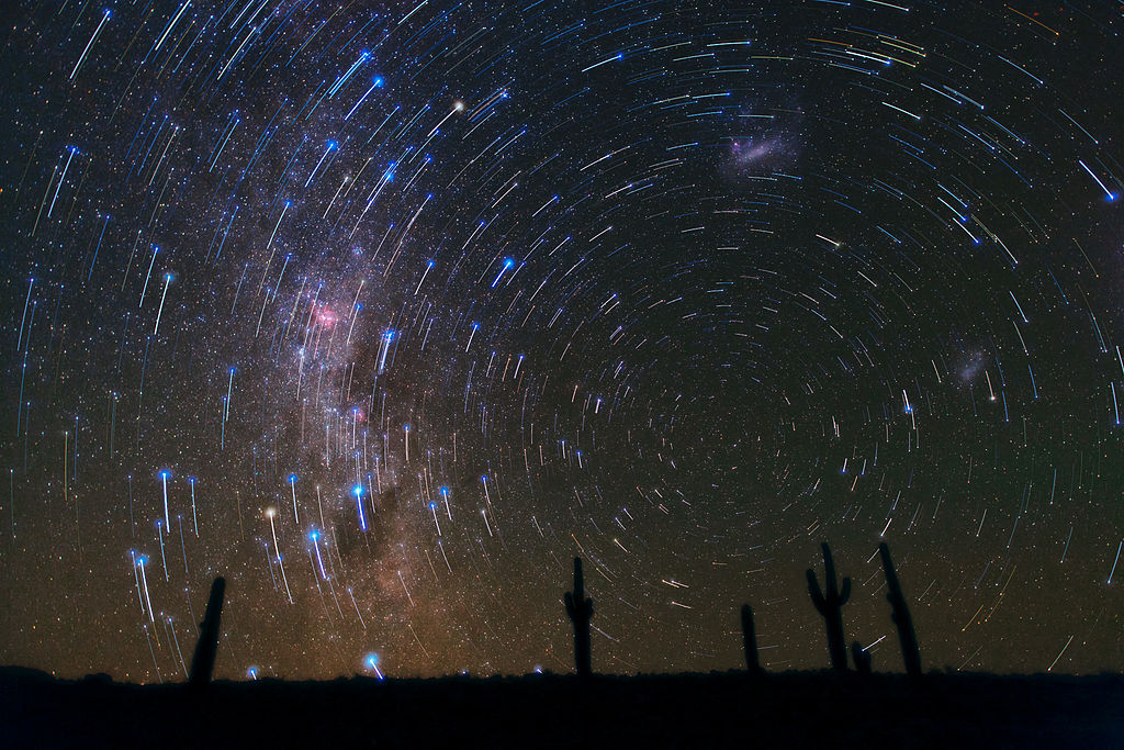 Star_Trails_over_Atacama_Desert_Cacti (1)