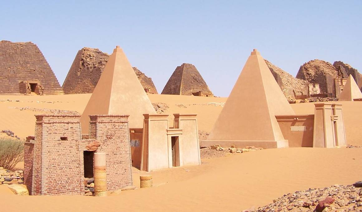 Sudan_Meroe_Pyramids_30sep2005_2