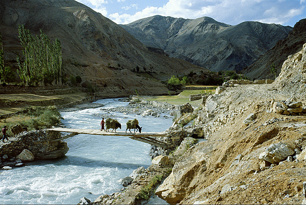 Zanskar_yapola_river