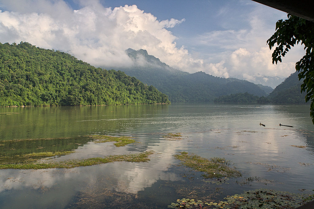 places to explore by kayaking