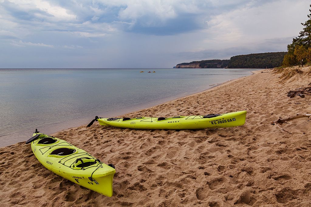 places to explore by kayaking