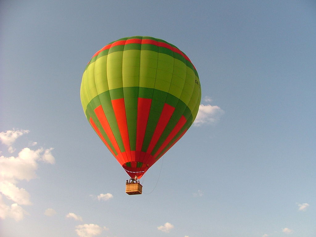 1024px-Ballooning_trip_Morocco