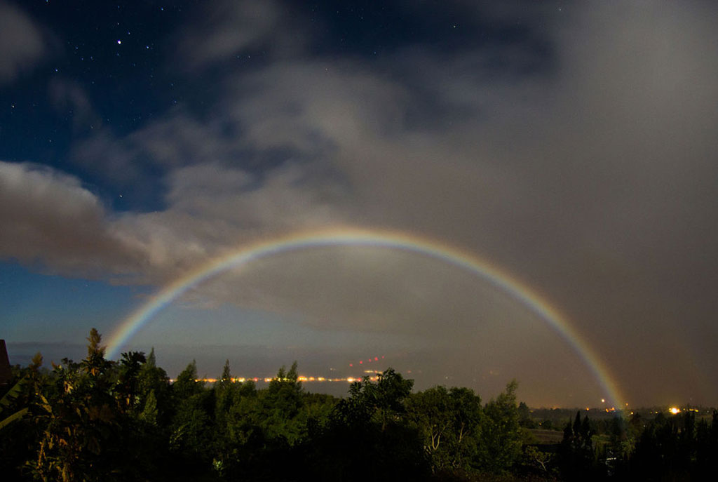 Moonbow,_Kula,_Hawaii.